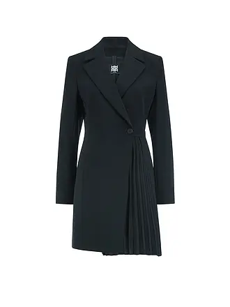 RIANI | Minivestido
Produktname: Minikleid
Marke: RIANI
Farbe: schwarz
Kategorien: Mode,Damen

Ärmellänge: Langarm
Material: Polyester / Polyamid
Kragenform: Reverskragen
Musterung: Unifarben
Passform (Oberbekleidung): Regular
Style & Anlass: Freizeit
Stil: Pur | 